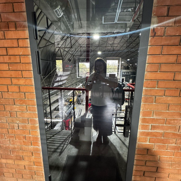 Стеклянная дверь