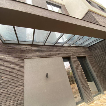 Стеклянный навес с архитектурной сталью